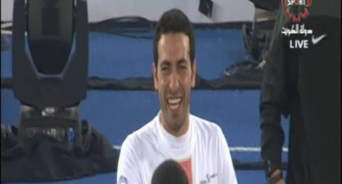 بالفيديو.. أبو تريكة يخطف الأضواء من نجوم العالم في استقبال حافل